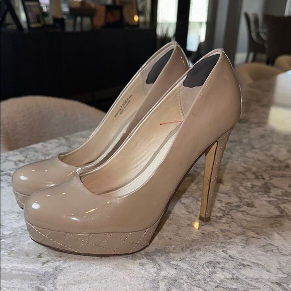 👠 Chinese Laundry Nude Platform Heels Sz 7.5 - Picture 1 of 6